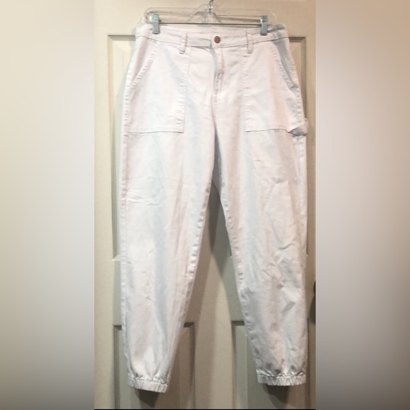 YMI Pants - YMI White Cargo Joggers, size 13/31